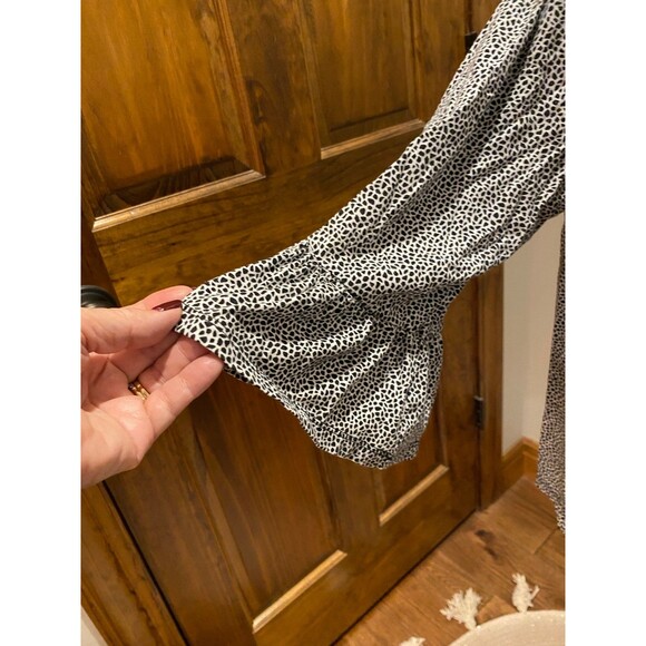 Michael Kors Blouse Size Medium Top Black White Pattern 3/4 Bell Sleeves Casual - Picture 2 of 10